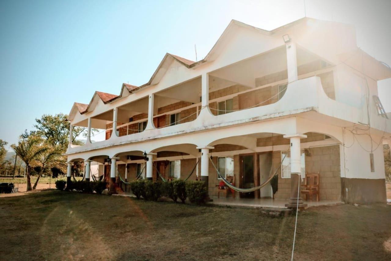 Hotel y Restaurante EL TEXANO Tamasopo Exterior foto