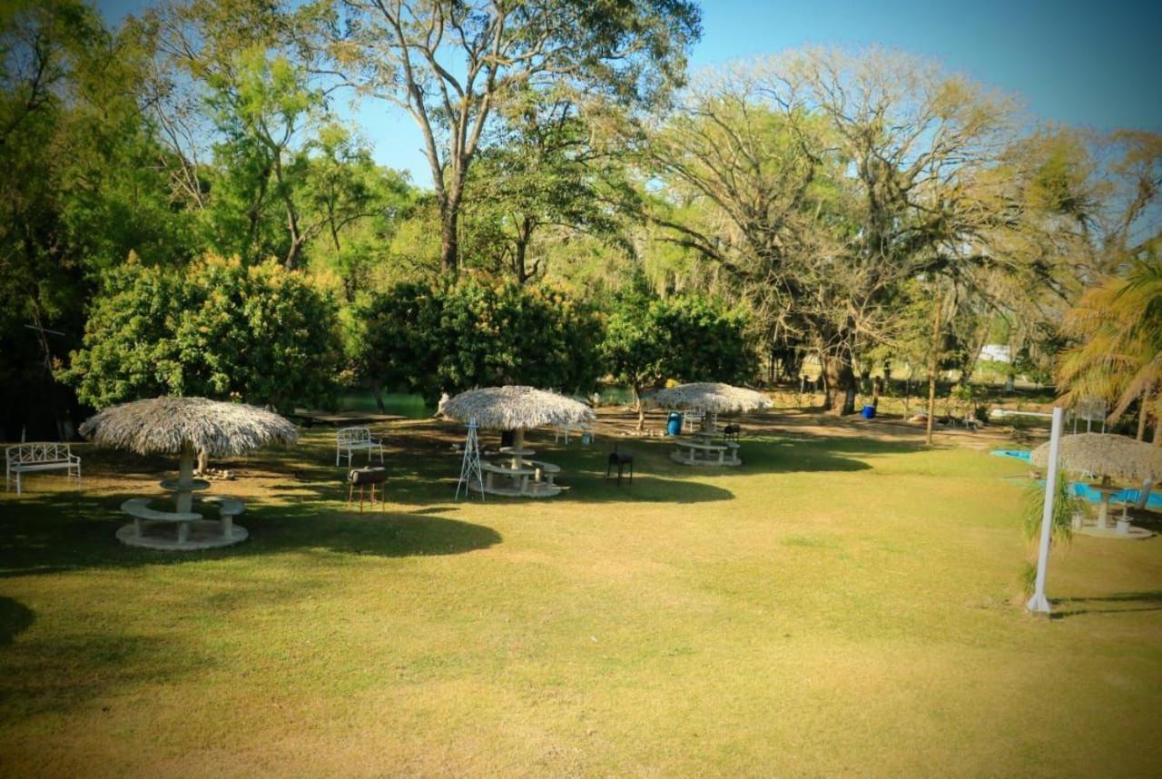 Hotel y Restaurante EL TEXANO Tamasopo Exterior foto