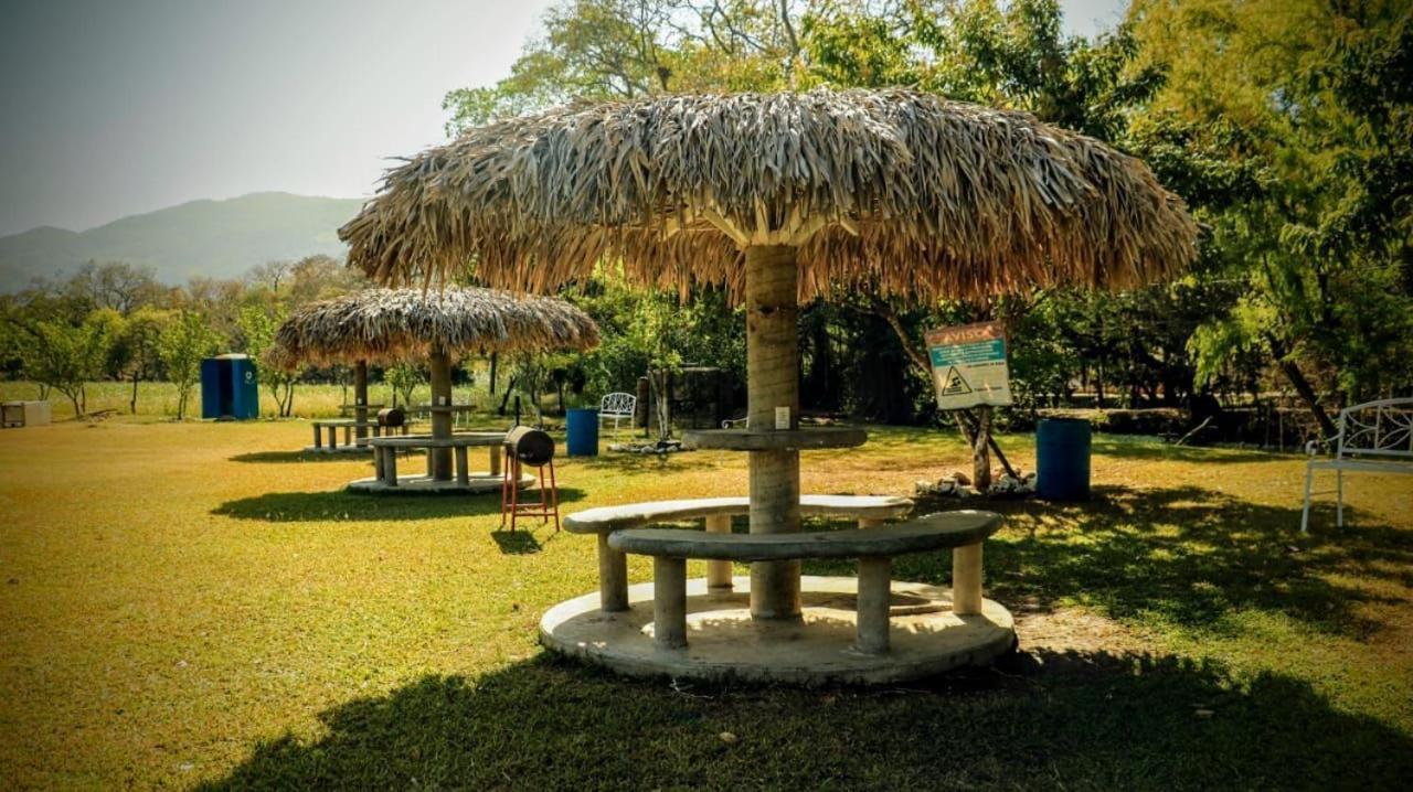 Hotel y Restaurante EL TEXANO Tamasopo Exterior foto